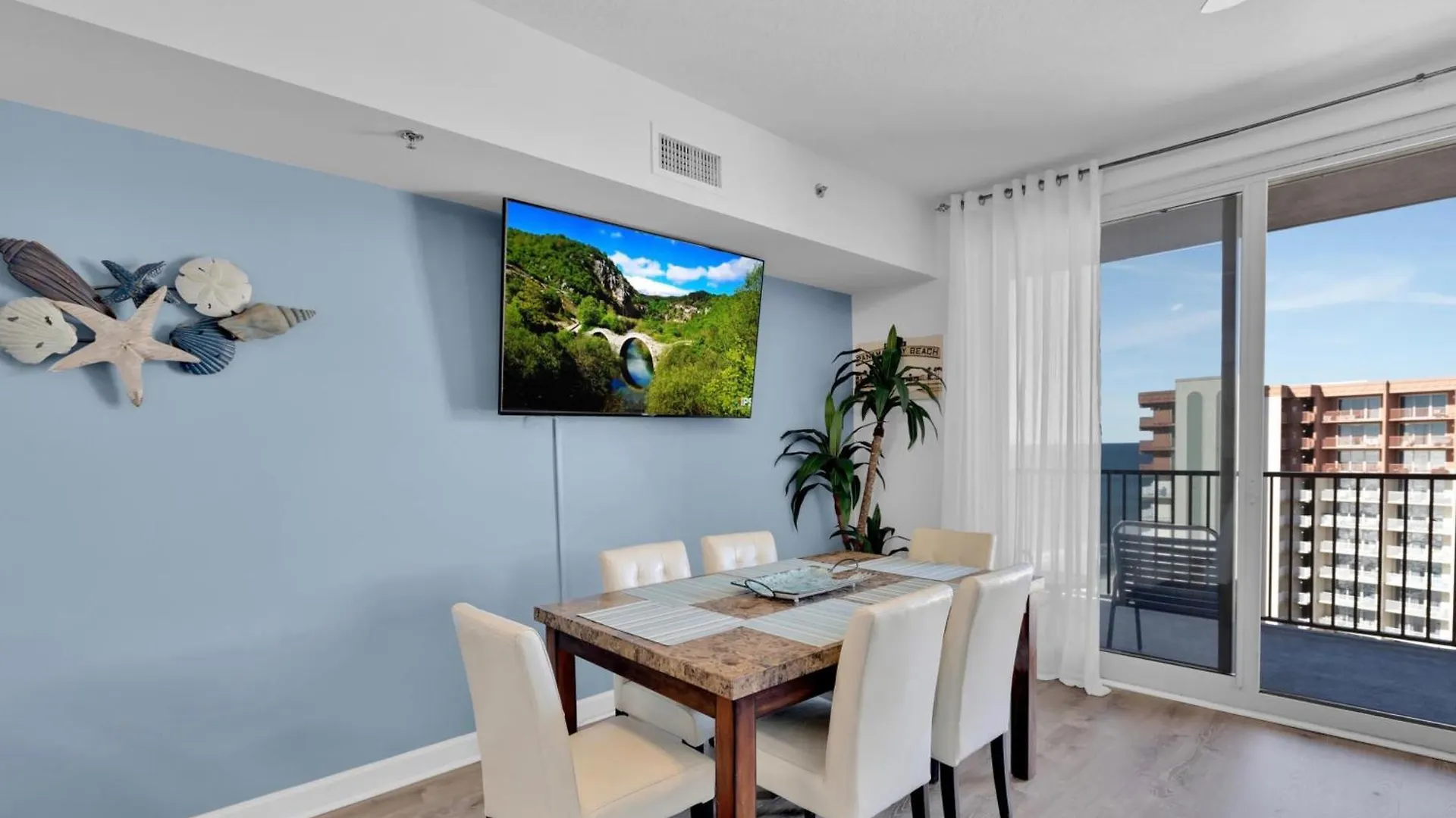 Stylish 1Bd Beachfront Condo With Amenities Galore! By Dolce Vita Getaways! Panama City Beach Apartment