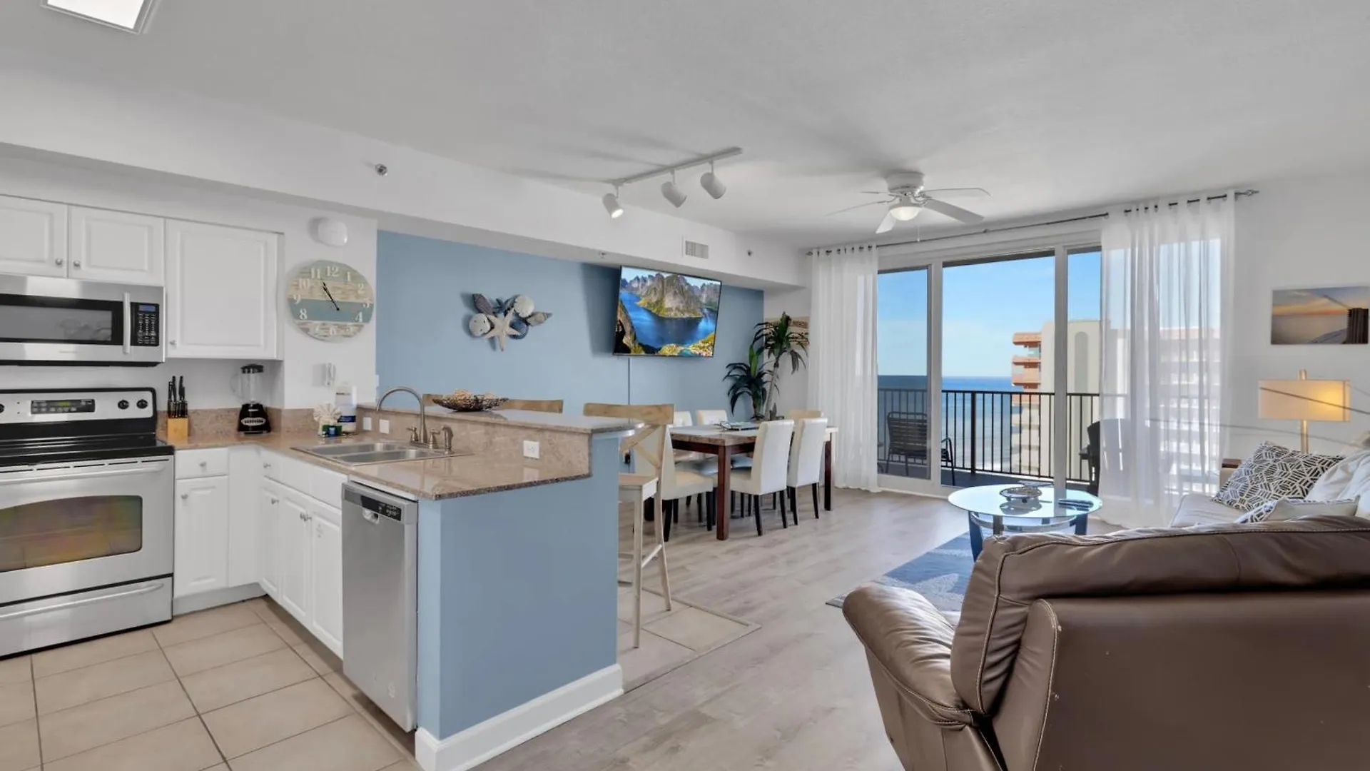 Stylish 1Bd Beachfront Condo With Amenities Galore! By Dolce Vita Getaways! Panama City Beach United States